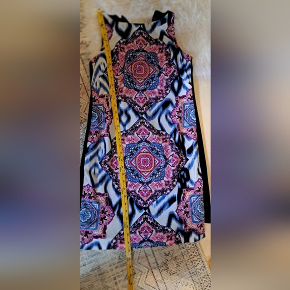 Vince Camuto Sleeveless Dress. Multi Color. Lightweight and Sleeveless. Size 4. - Picture 7 of 9